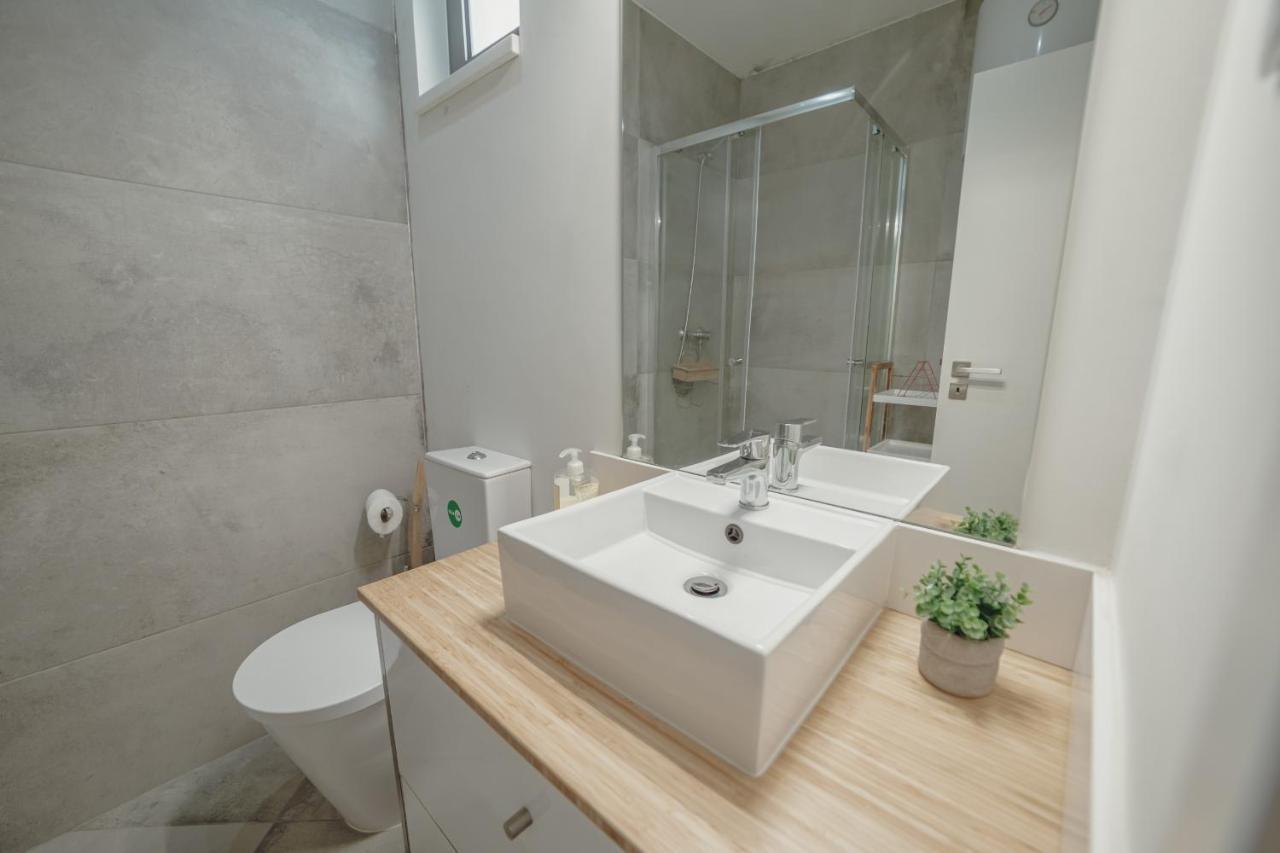 Mezzanine Stylish Apartments By Vacationy Порто Екстериор снимка